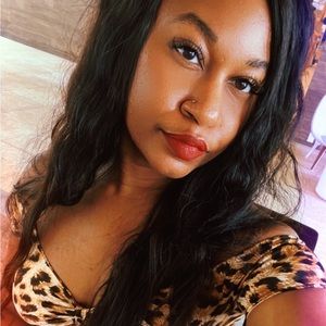 Meet your Posher, Ebony